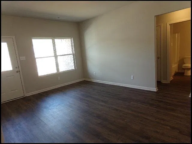 3 bed, 2.0 bath, 1330 sqft, $1,599 — Photo 3