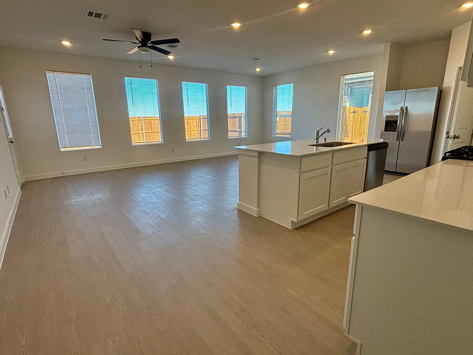 4 bed, 1902 sqft, $2,200 — Photo 4