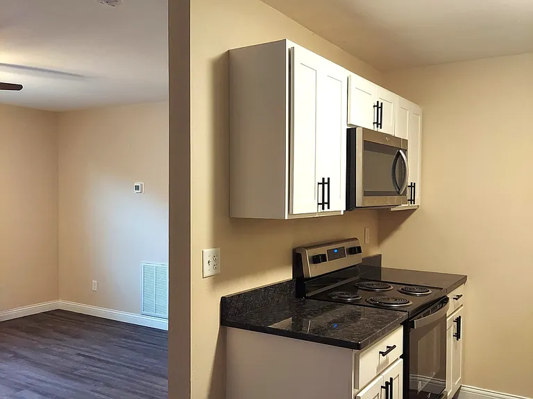 52 Westwood Dr #13 — Photo 8