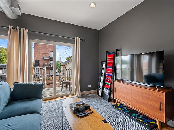 4th image of 925 S Aberdeen St #3