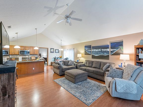 3rd image of 2462 Meadow Glade Dr