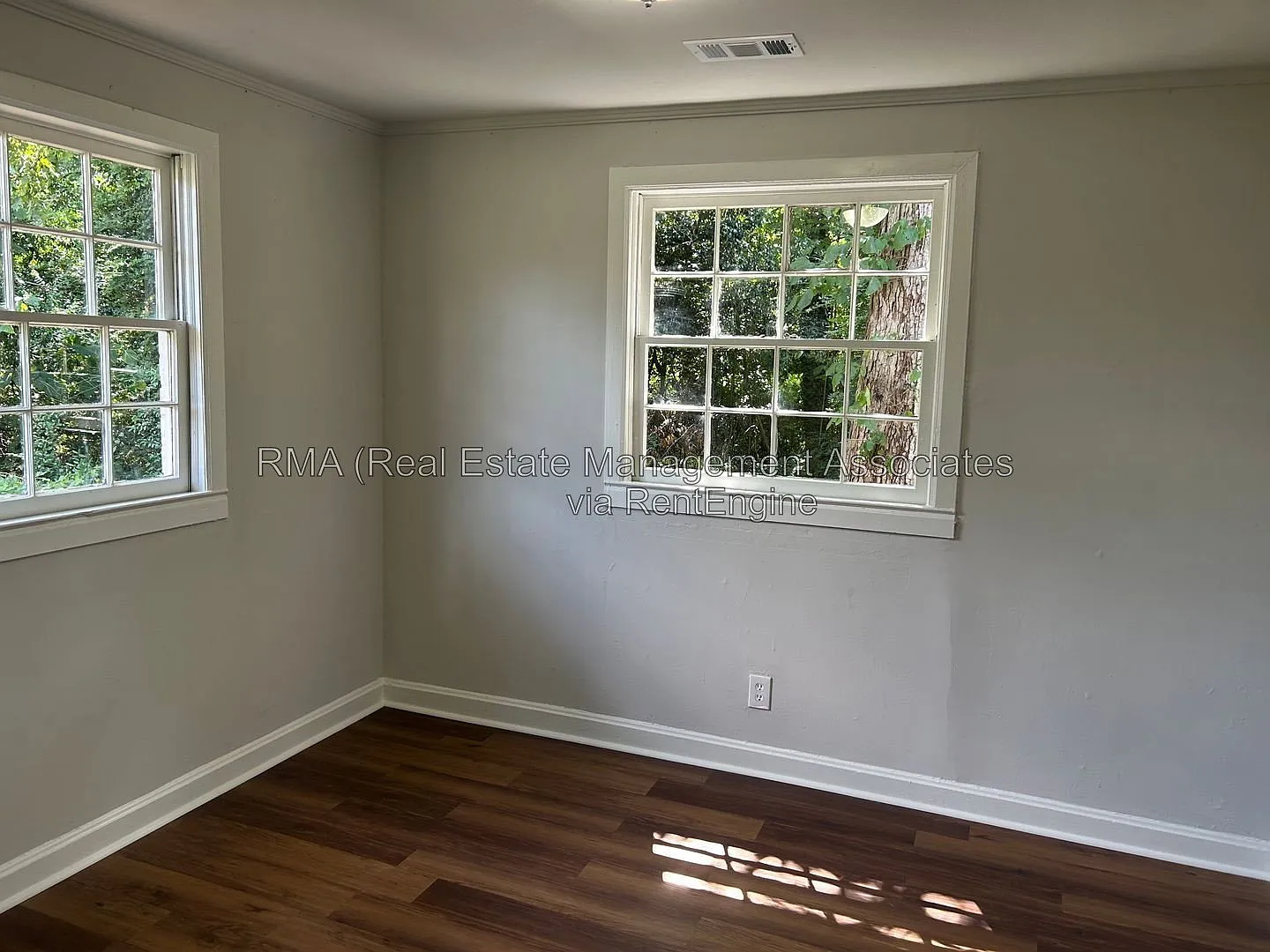 2 bed, 1.0 bath, 875 sqft, $1,000 — Photo 2