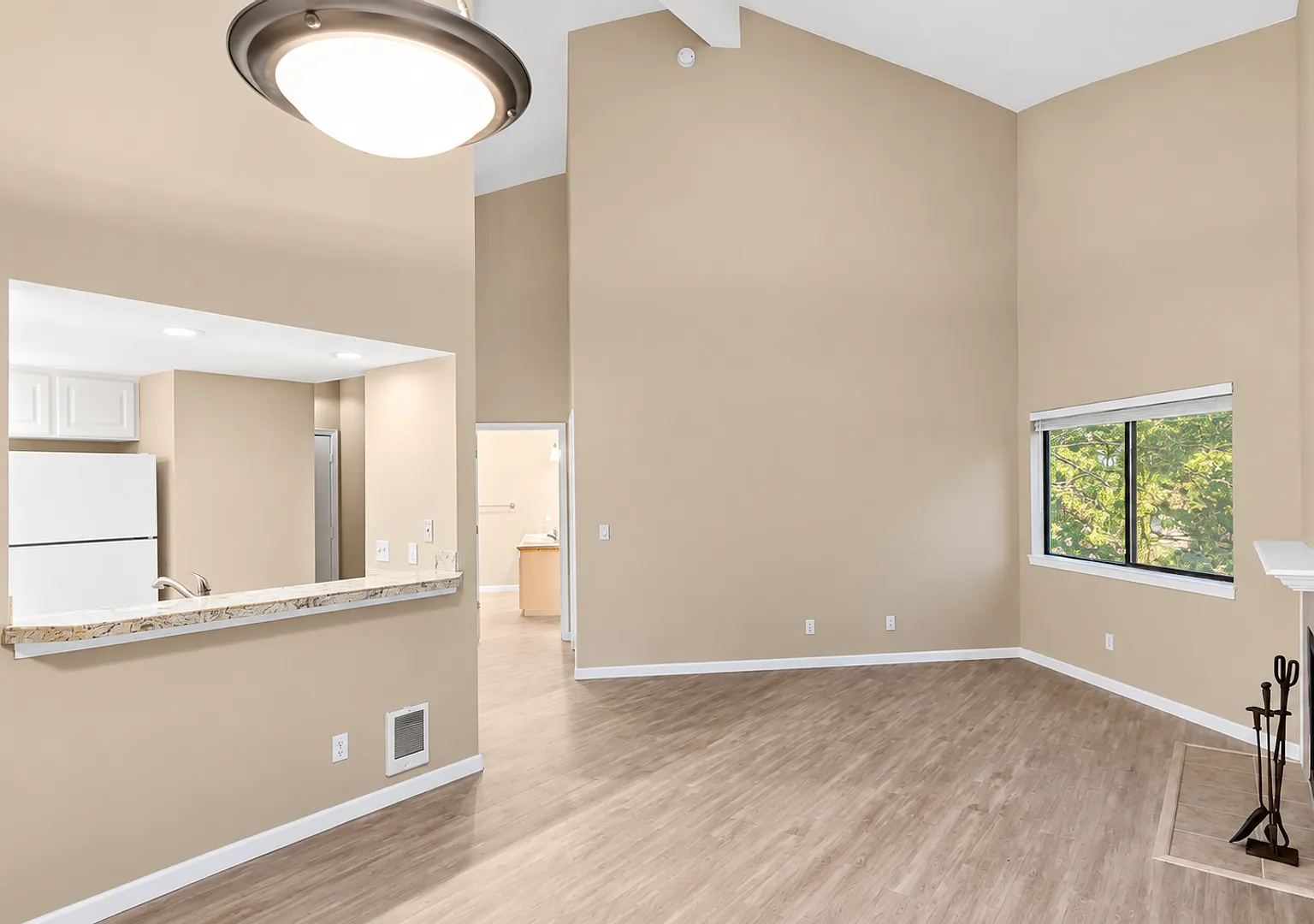 *Recently Updated* Lovely 2 Bd | 1 Ba Condo Available In Townhomes With A View Community In The H... — Photo 3