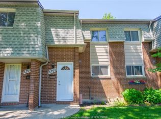 6704 Roseville Garden Dr, Windsor, ON N8T 1J2