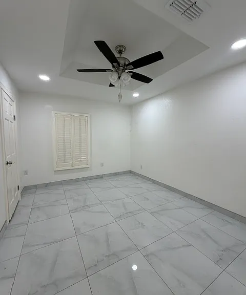 4304 W Rogers Rd — Photo 12