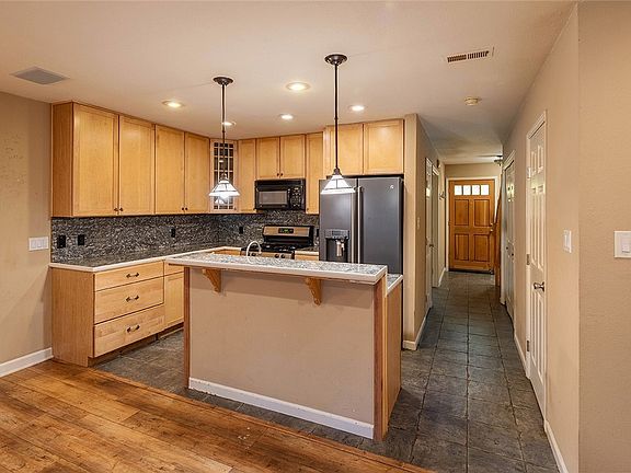 5th image of 845 Southwood Blvd #12