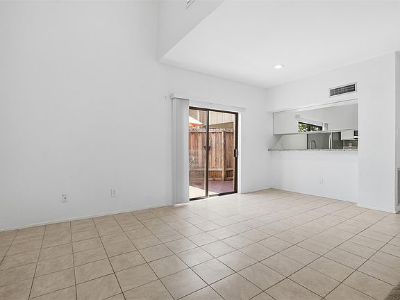 3rd image of 1920 Augusta Dr Unit 31