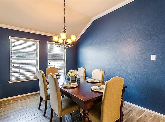 2nd image of 404 Plum Ct