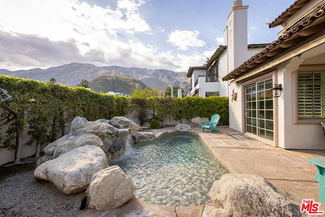 Building Photo - 546 N Indian Canyon Dr