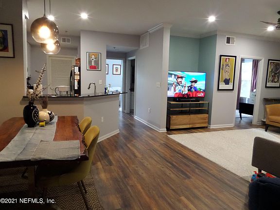 5th image of 8539 GATE Parkway W #1732