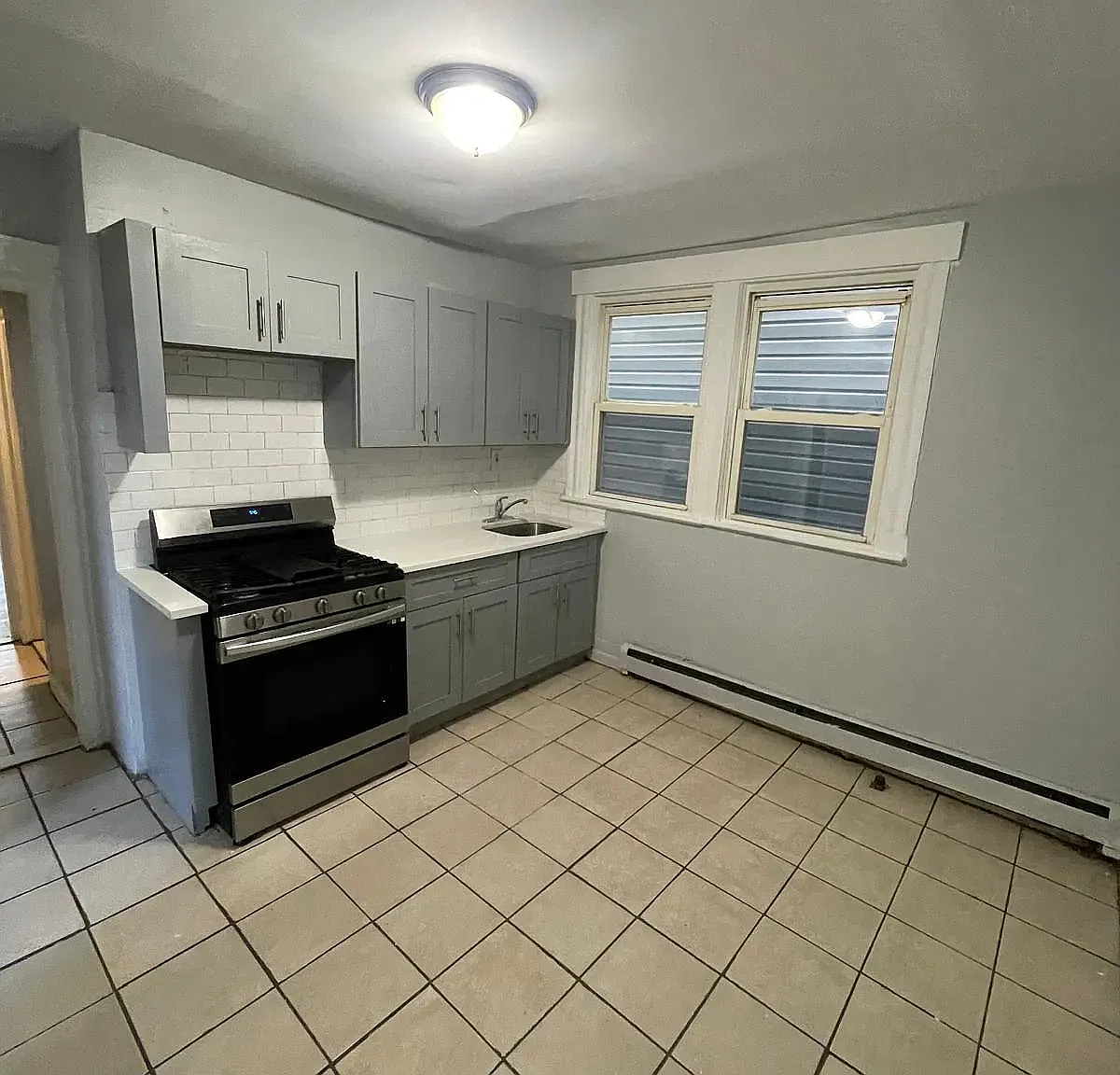 461 Grove St — Photo 1