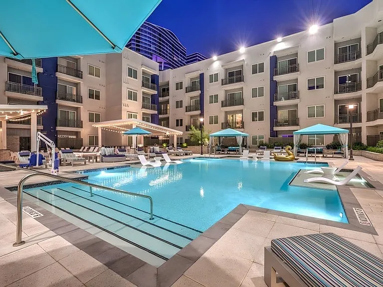 Lura Vegas Apartments — Photo 73