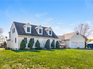 10 Kingfisher Way, Waterford, CT 06385