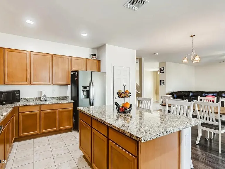 6144 W Freeway Ln — Photo 7