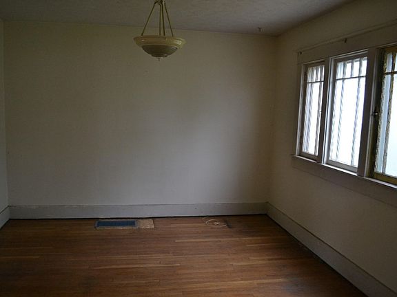 3rd image of 1900 Federal Ave SE