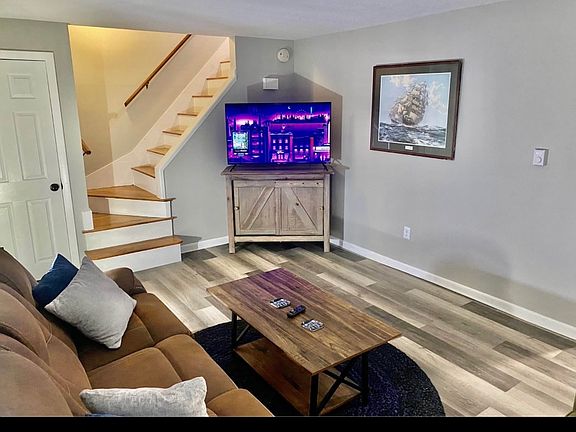 3rd image of 586 Walnut Hill Rd #2