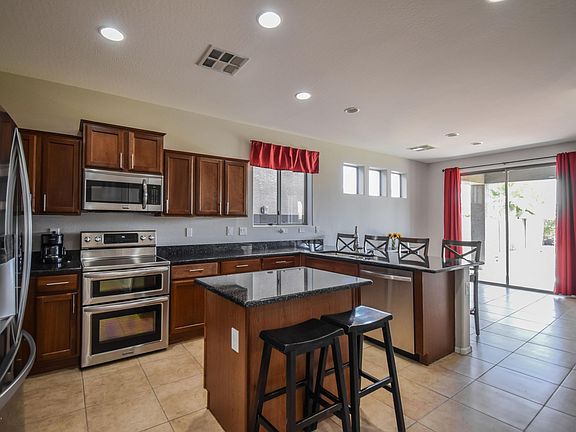 Eat-In Kitchen