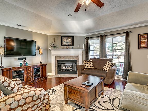 2nd image of 10224 Magnolia Ct