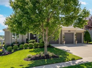 605 Horseshoe Ln, Smithville, MO 64089