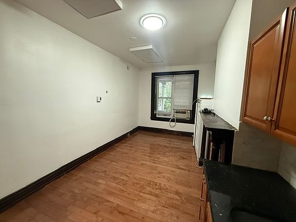 5th image of 4331 Pine St APT 1F