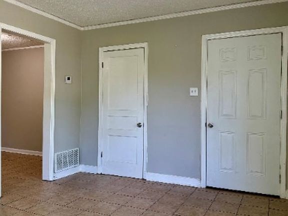4th image of 3435 Farmville Ave