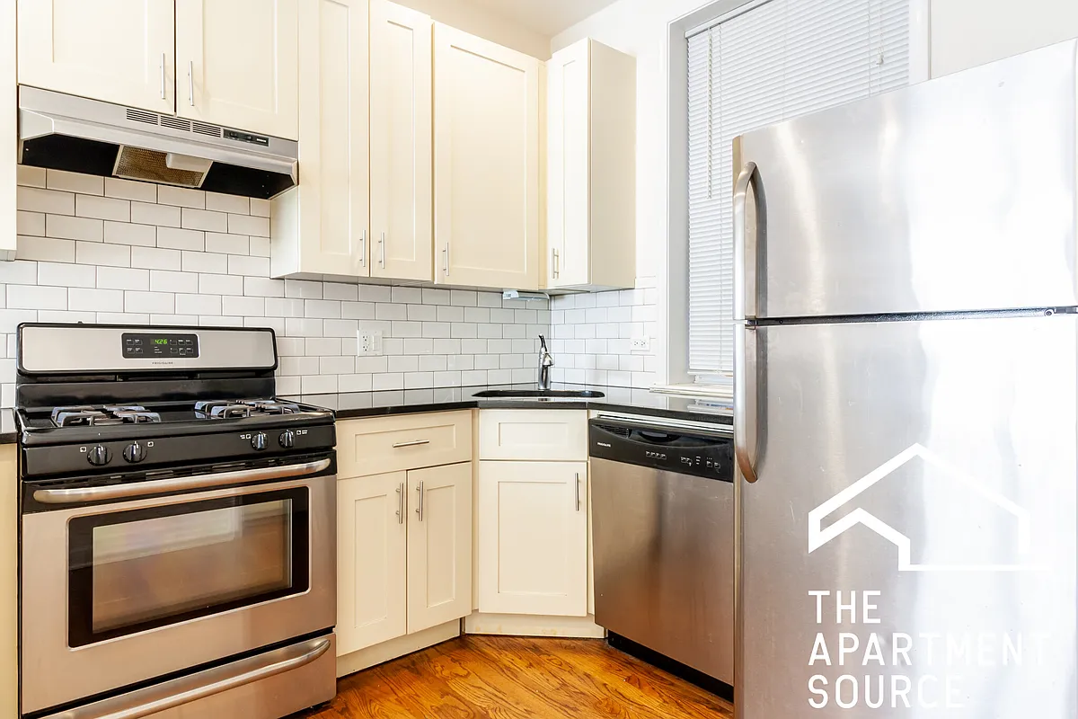 Building Photo - 853 W Cornelia Ave #1N