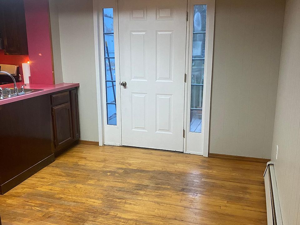 1st image of 142 Railroad Ave #1