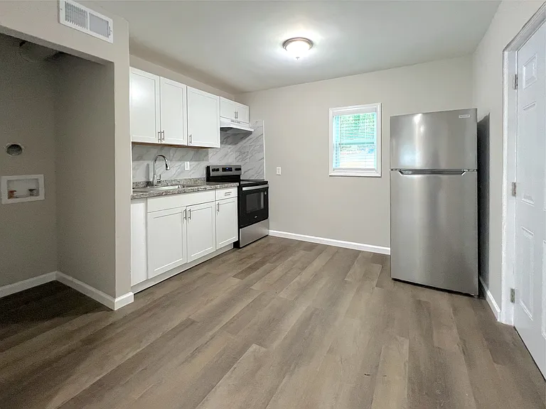 531 Gresham Park Dr #B — Photo 3