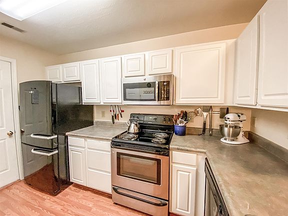 2nd image of 642 Bayberry Ct W
