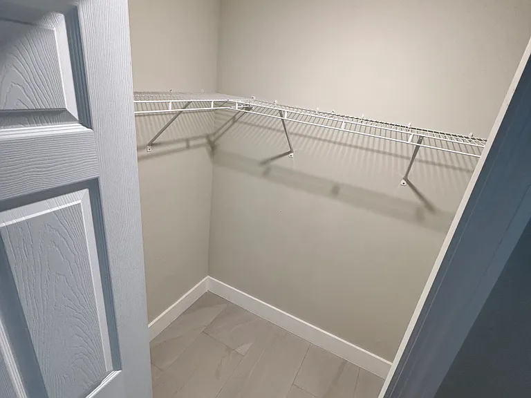 736 Gilbert Ave S — Photo 11