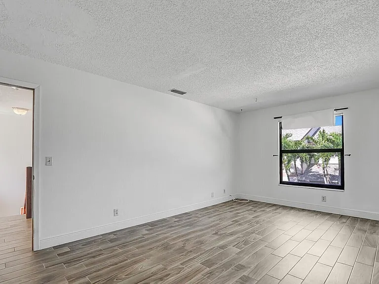 113 Sherwood Cir #25B — Photo 17
