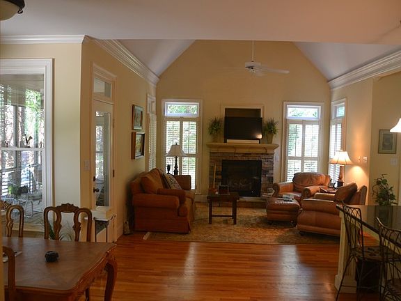 Keeping room
						:
						Fireplace, gas logs