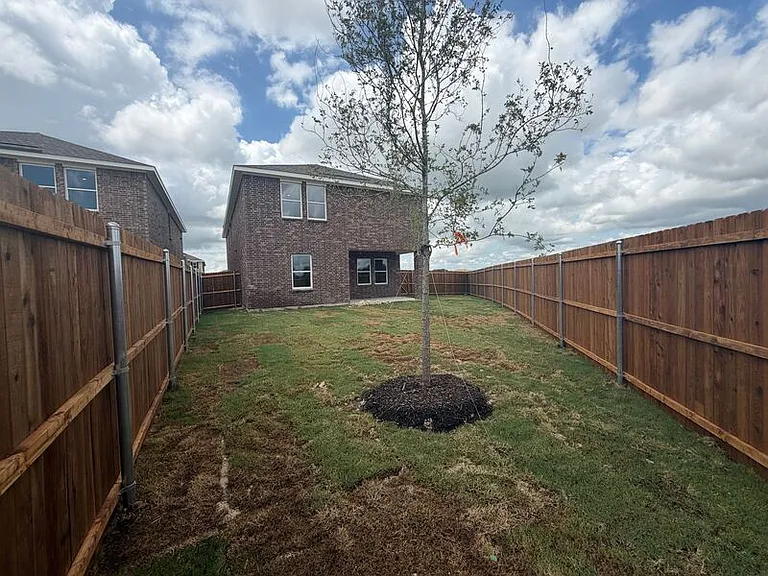 2210 Meadow Park Dr — Photo 34