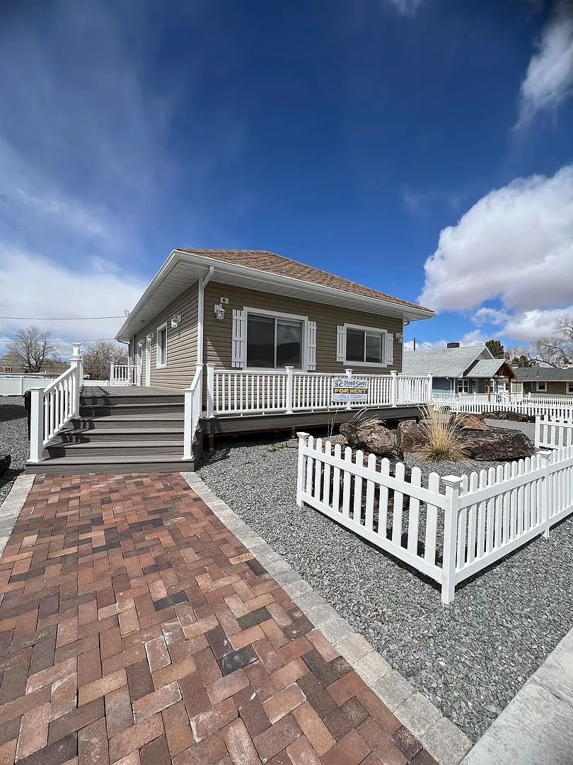 Commercial or Resident — Photo 1