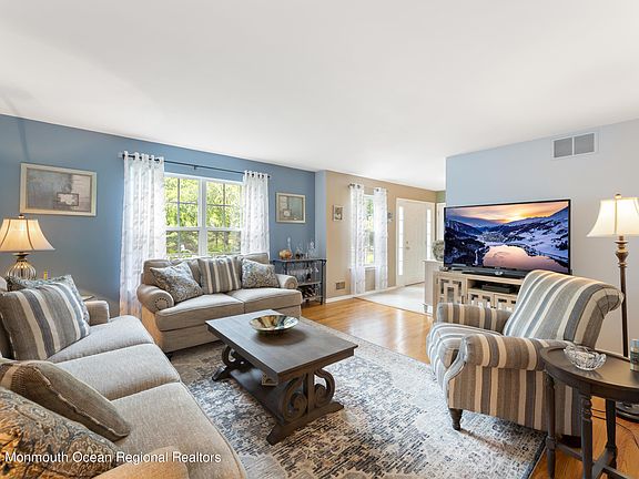 4th image of 15 Calvary Ct