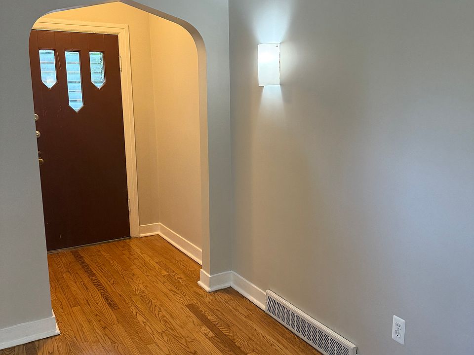 1st image of 2138 W McLean Ave