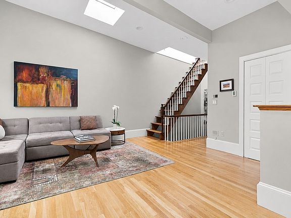 4th image of 32 Milford St #4