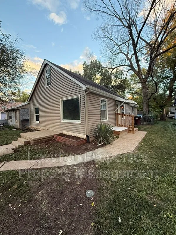 3 bed, 1.0 bath, 864 sqft, $1,400 — Photo 3
