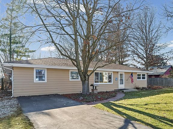 2nd image of 103 W Jefferson St