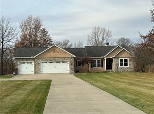 9275 Hawkeye Dr, Paris, IL 61944