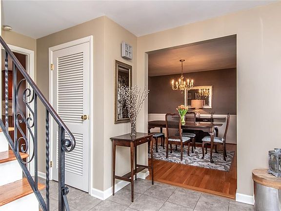 3rd image of 10 Valley Green Cir