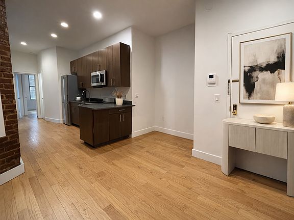 3rd image of 229 E 53rd St #5EE