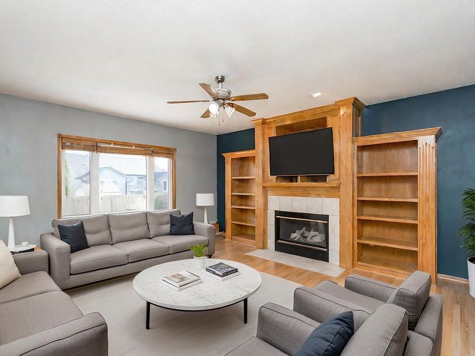 1st image of 1021 Falcon Dr SE