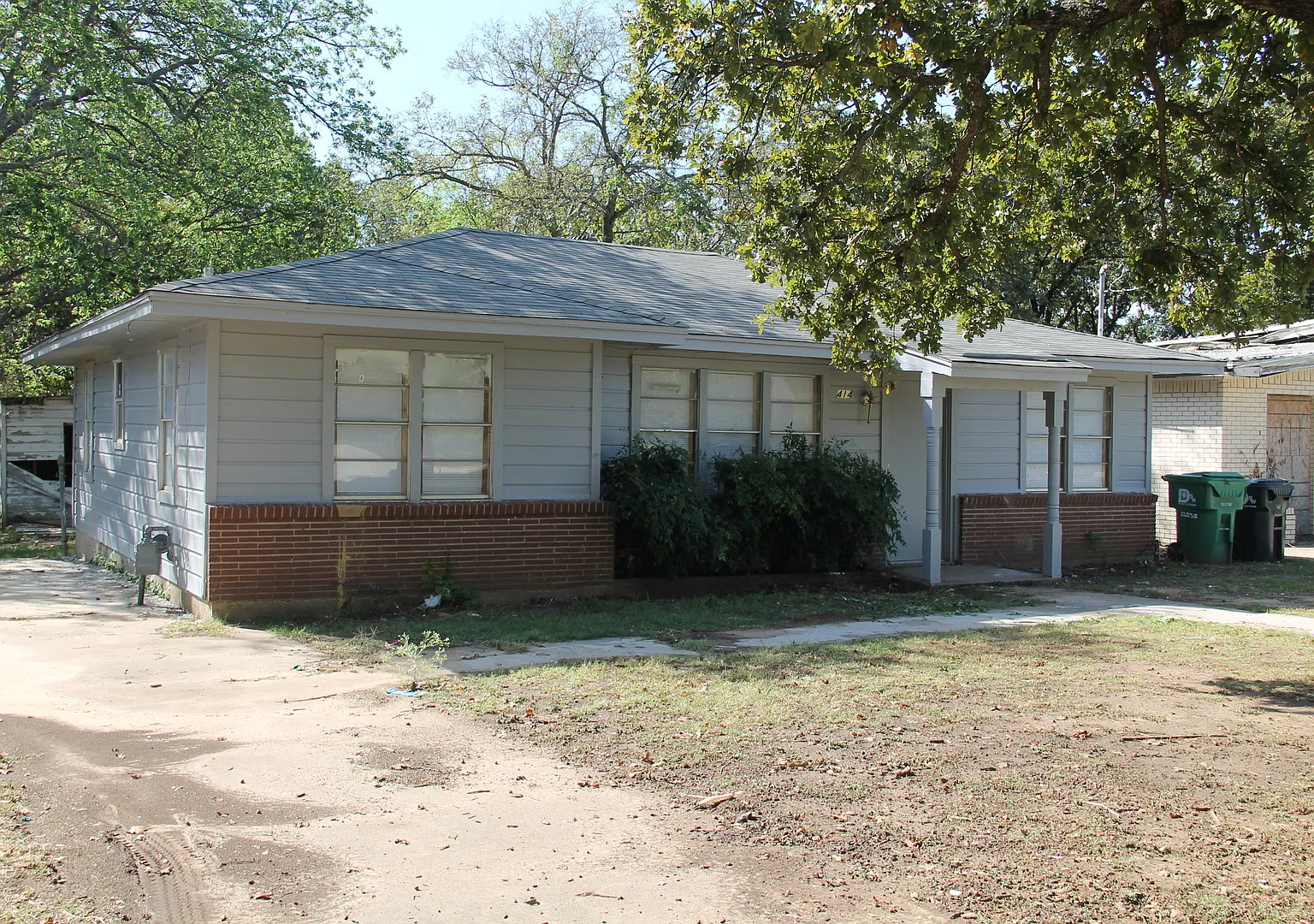 $1295. Simple small house. Great value for the rent. — Photo 1