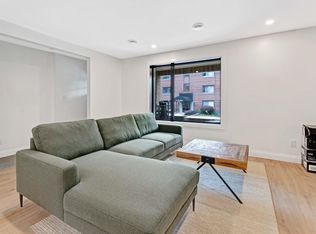 94 Russell Ave #2, Ottawa, ON K1N7X1