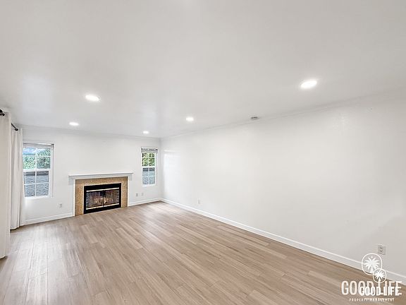 2nd image of 14942 Avenida Venusto Unit 105