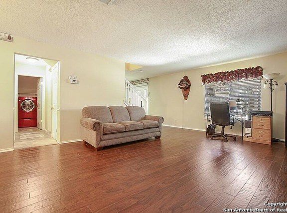 4th image of 2122 Fox Meadow Dr
