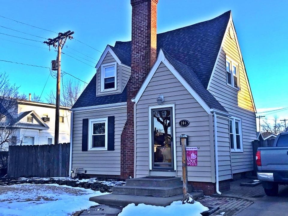 1st image of 104 E Republic Ave