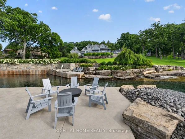 24 King Pitt Rd, Kingston, ON K7L 4V1