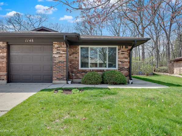 1148 Fulton Dr, Streamwood, IL 60107